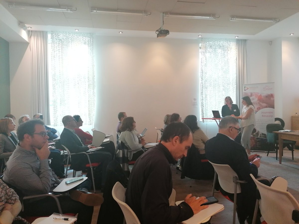 PoleAnimal_Coop's tweet photo. La matinée d'information s'achève par un bilan de la collaboration @Ceva_France et de #RESAVIP, présenté conjointement par Justine Marchand, Dr Vétérinaire de @lacoopagricole et Agnès Jardin de #Ceva. https://t.co/schowPDYt8