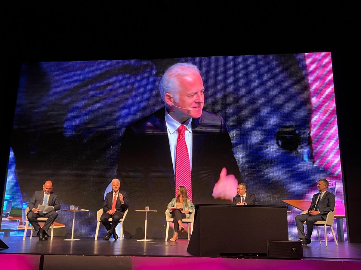 AytoLogrono's tweet photo. 👥🏙️| El alcalde de #Logroño y presidente de la @RedRECI, @pablohermoso, participa hoy en la segunda y última jornada del #CongresoRECI que se celebra en Palma de Mallorca.
🔴 En directo: https://t.co/nokUznaJcQ
#SmartiCity
#LogroñoCiudadInteligente https://t.co/vZDaGhJhO9