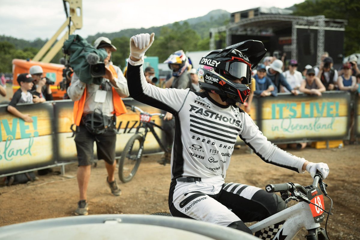 Caroline Buchanan tweet media