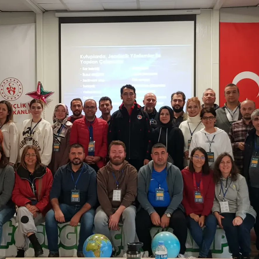 Kutup4004's tweet photo. Kutuplarda mekânsal verilerin önemini TÜBİTAK MAM KARE ekibinden Doç.Dr. Hakan YAVASOGLU'ndan dinledik. Harika bir sunum ardından güzel anları ölümsüzleştirdik 👏📸 @GamzeTuti @ferhatdavran @sinanyirmibesoglu @DrBurcuOzsoy @hbfettahoglu @Trabzon_MEM @TUBITAK_MAM @ProfHasanMandal https://t.co/KZvliocKSZ