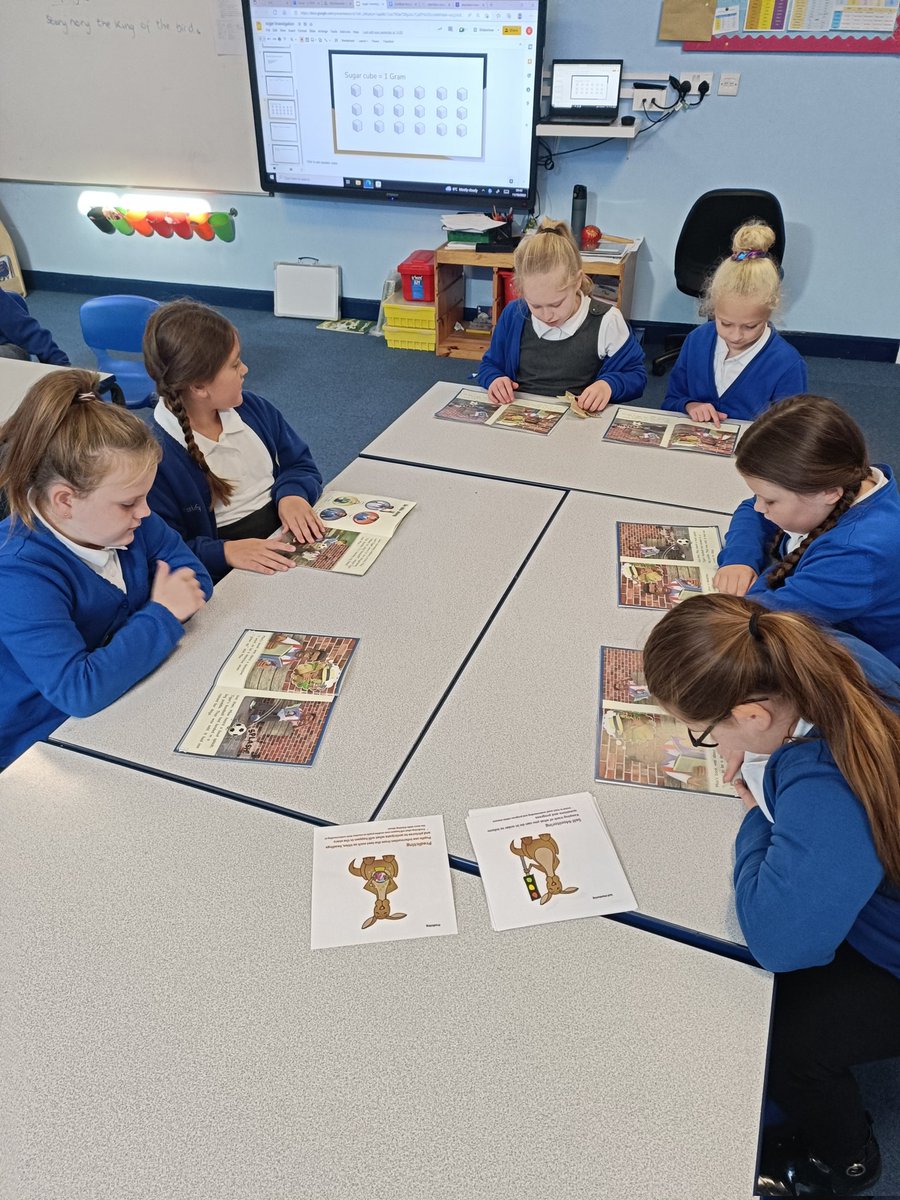 penrhiwceibr's tweet image. Guided Reading activities in Dosbarth Laurel this morning 📖 #visualmemory #dictionaryskills #outdoorlearning @Main_MACS