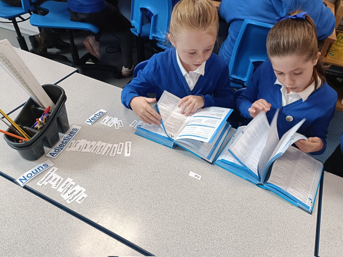 penrhiwceibr's tweet image. Guided Reading activities in Dosbarth Laurel this morning 📖 #visualmemory #dictionaryskills #outdoorlearning @Main_MACS