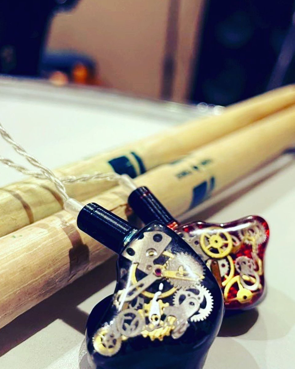 nosukedrummer's tweet photo. 11月は京都&東京で @nyk_jpn 君のライブに参加させて頂きます!
新機材も導入したので楽しみです!
🎙 @nyk_jpn 🎙
🎸 @ebakohe 🎸
🎸 @IKUObass190 🎸
🎹 @jun_imai 🎹
🥁@nosukedrummer 🥁
#ニコラスエドワーズ #twoskies https://t.co/aBltyaG4rI