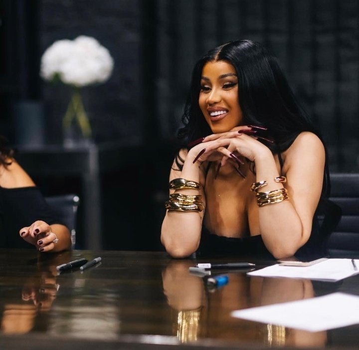 iam_Alyssababyy's tweet photo. Knock Me Down 9 Times But I Get Up 10👠!!!!! A Record Breaker Queen. Here You Are!The One And Only Belcalis Marlenis Almánzar🥺❤.Happy 30th Birthday To The Worlds Best Rapper❤👠.Thank You For The Songs And The Advices Cardi❤We Love You Motherrr @iamcardib 
#HappyBirthdayCardiB https://t.co/CgEToKAchL