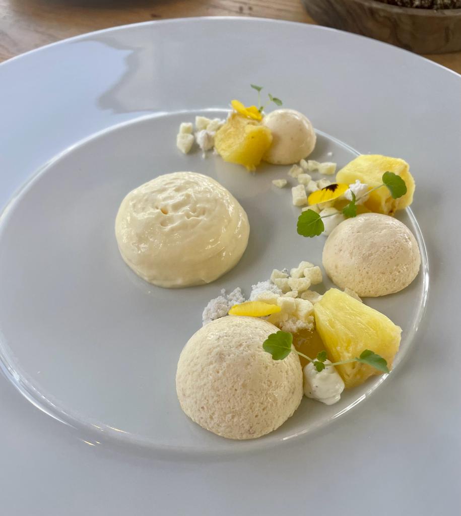 De Aziatische begeleiding van rauwe coquille, de pittige aciditeit bij gestoomde schol en als afsluiter de gourmandise van een parfait van notenboter, hazelnoot en gebakken ananas ... Wat is <a href="/deknip/">Restaurant De Knip</a> me een geweldige #BibGourmand!

#Voorschoten