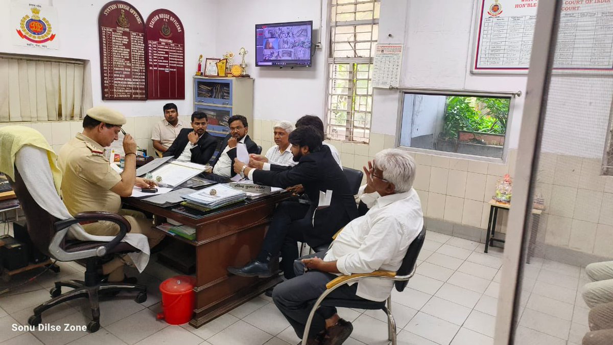 Sumitchauhaan's tweet photo. दिल्ली के सीएम @ArvindKejriwal ने अपने मंत्री @AdvRajendraPal को अकेला छोड़ दिया है। आज राजेंद्र जी को 22 प्रतिज्ञा विवाद में पहाड़गंज थाने में बुलाया गया। ये आम्बेडकर VS ब्राह्मणवाद की सीधी जंग है। ब्राह्मणवाद मुर्दाबाद। #IStandWithRajendraPalGautam https://t.co/BipymGPH5X