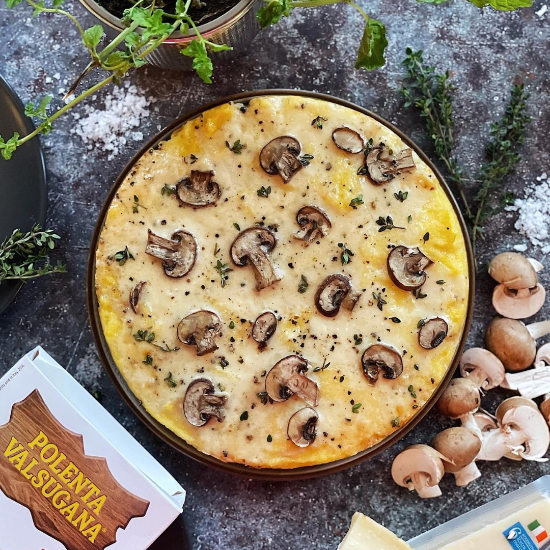 TuuliKitchen's tweet photo. Mushroom and polenta pizza 🍕🍄
Lovely photo taken by @lilofoodie 📸❤️✨
.
.
.
.

#cuttingboard #foodstagram #food #lovecooking #homemade #apron #foodgasm #foodheaven #foodart #dessert #foodstagram #foodpics #foodblogger #kitchenutilities #tuulikitchen https://t.co/dHjwYlf1un