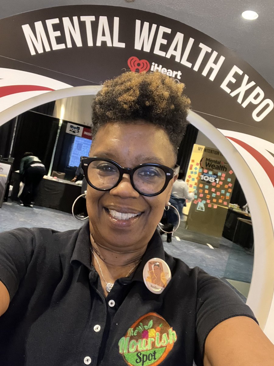 prmaven17's tweet photo. .@SJakesRoberts &amp; @toureroberts  thank U for sharing your #mentalwealth cultivation tactics @mentalwealthall #MentalHealthExpo on Saturday. Thanks for also being open to @TheNourishSpot smoothie gifts - 🍓 🍌 slamma &amp; 🫐 🍓 berry crazy! #BlessedByMessage #Blackfamilyownedbusiness https://t.co/KMSQ42VUfm