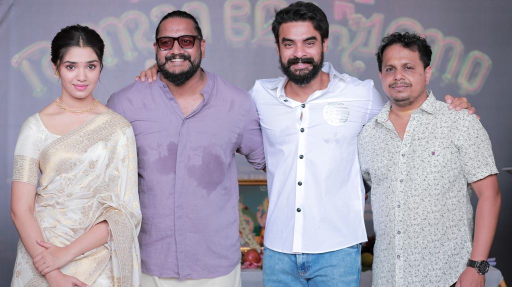 chennaisudar's tweet photo. .#AjayanteRandamMoshanam Kicks-off with an auspicious pooja ceremony 🪔

Pan india film releasing in 3D 🌟 ing @ttovino @IamKrithiShetty @aishu_dil #SurabhiLajshmi 

A #JithinLal 🎬
TovinoThomas @dhibuofficial #UGMProductions @magicframes2011 @urstanaysuriya #ARMMovie @teamaimpr https://t.co/55NolKhPWB