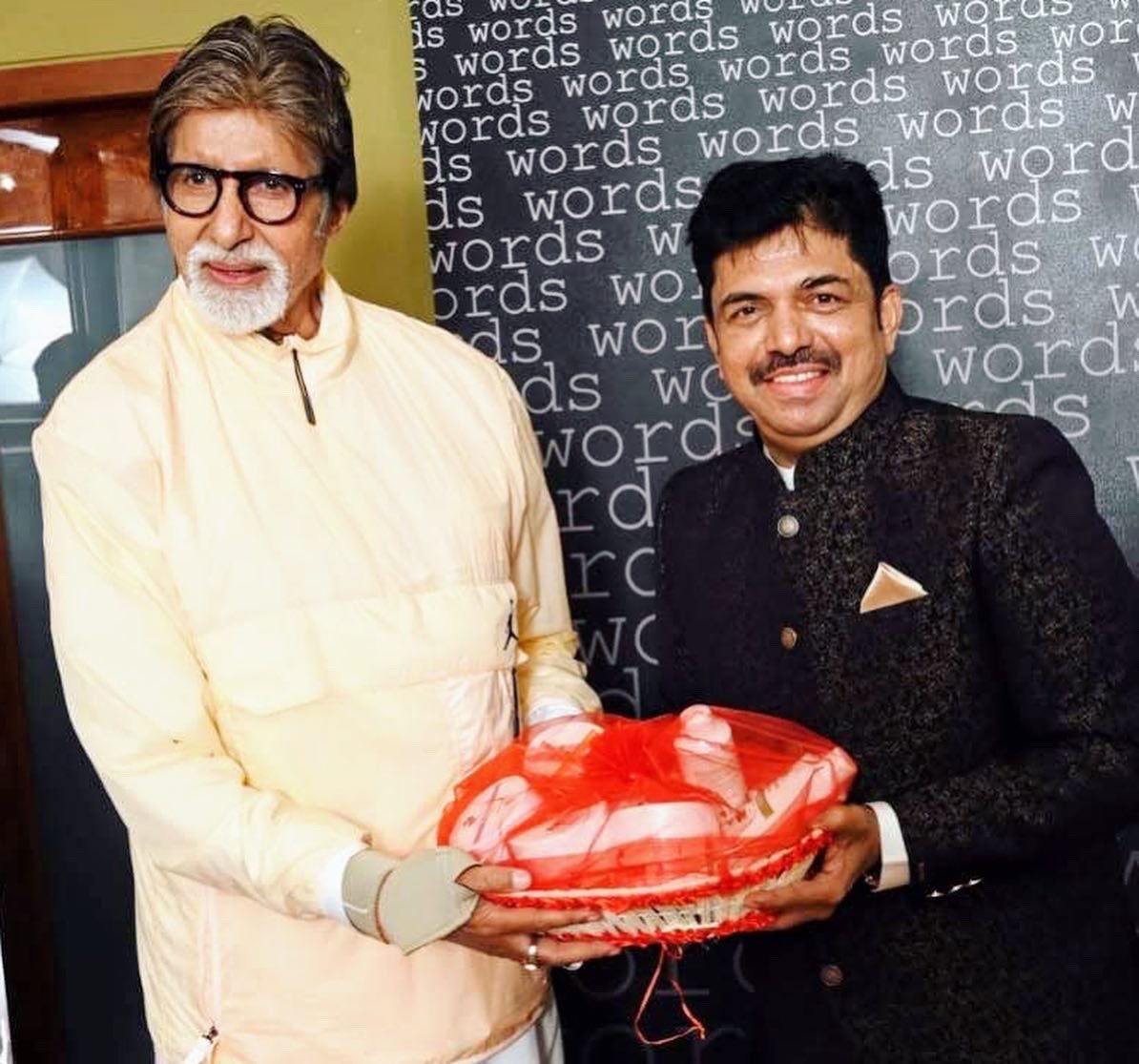 Shiva’s Signature Salon (@shivassignature) on Twitter photo Happy Birthday Dear Sir <a href="/amitabhbachchan/">amitabhbachchan</a>
Wishing you the best of health & happiness always! ❤️🙏
#HappyBirthdayAmitabhBachchan #amitabhbachchan #hbdamitabhbachchan Happy Birthday Dear Sir <a href="/amitabhbachchan/">amitabhbachchan</a>
Wishing you the best of health & happiness always! ❤️🙏
#HappyBirthdayAmitabhBachchan #amitabhbachchan #hbdamitabhbachchan