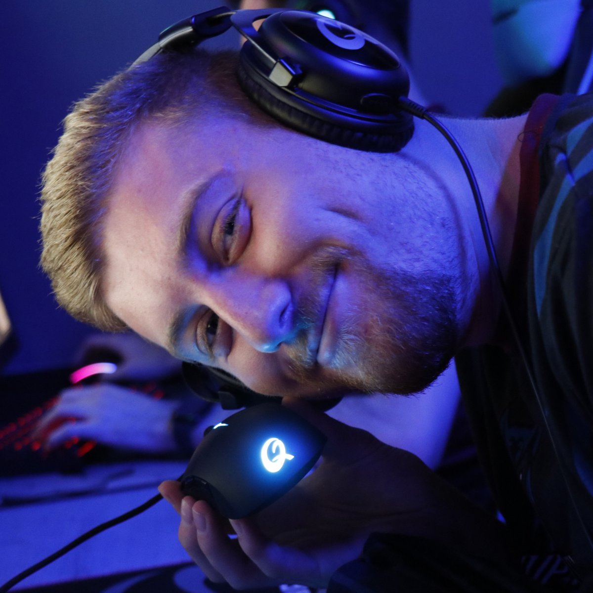 Feeling cute, might frag some noobs later 💅