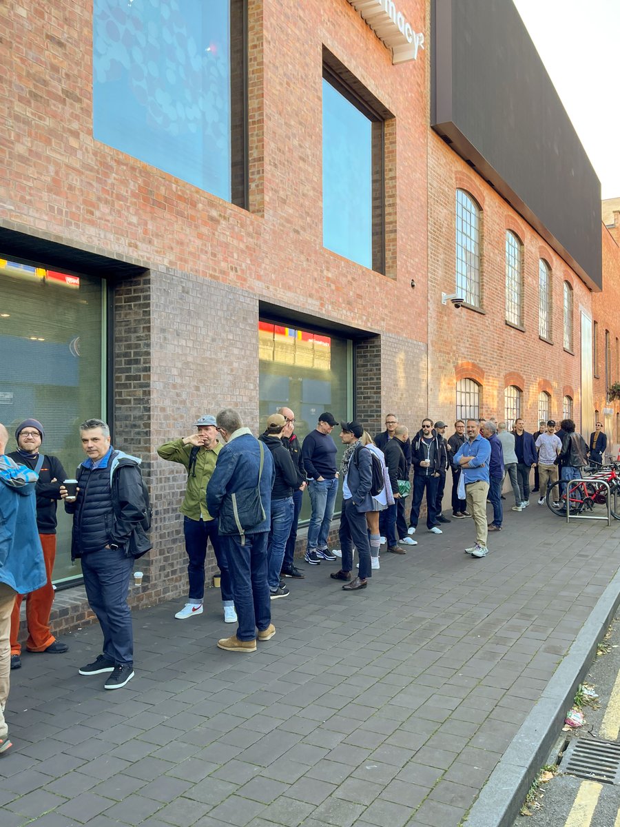 HENI's tweet photo. A queue is forming... 🖼️🔥 For those of you that can't make it to the live event, don't forget we will be streaming the burn from midday on our #instagram page! 📽️🔴👇

🔗https://t.co/SJjLuHTa0t

#BurnDayLive #TheCurrency #HENI https://t.co/hzC6xkGGP1