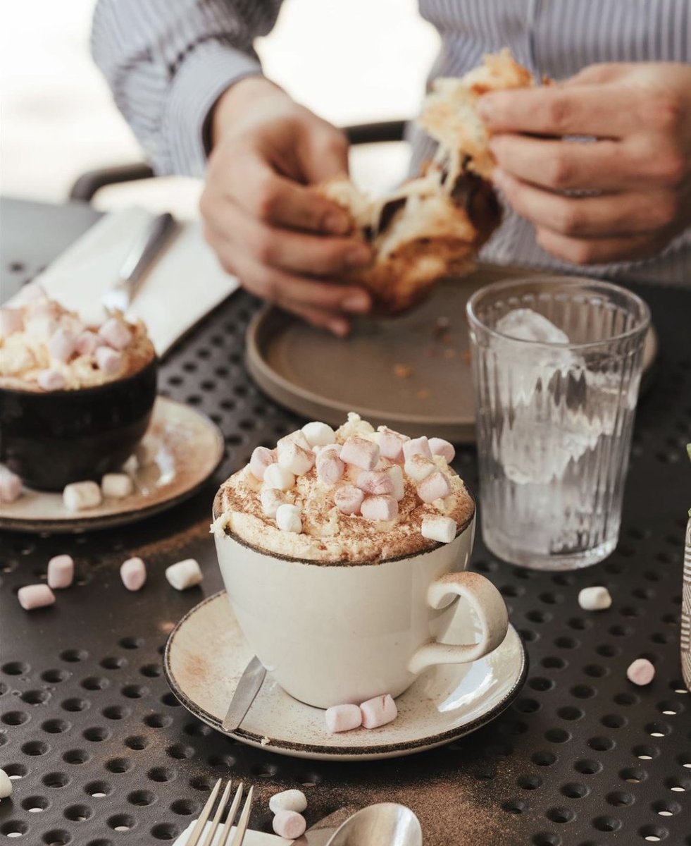 ThePantiles's tweet photo. As temperatures cool, why not enjoy a luxurious winter warmer at @Hattonsrtw? We recommend plumping for the #hotchocolate option… just look at those marshmallows! ❤️ ☕️
#Hattons #ThePantiles #TuesdayMorning https://t.co/jDlrWJAHGU