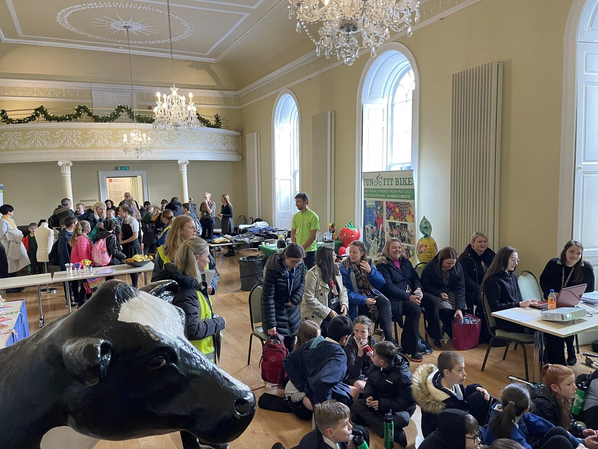 Great to be attending South Lanarkshire primary schools Mini COP event, running today until Thurs. Looking fwd to children understanding the importance of their own health and wellbeing 👍🚴‍♀️🍌🍉🍹<a href="/slcHealthy/">SLC Health and Wellbeing</a> <a href="/SLCDirectorofEd/">Tony McDaid, Executive Director of Education</a>
