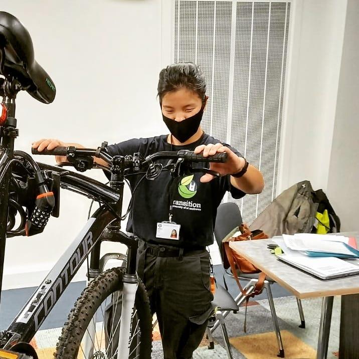 TransitionUStA's tweet image. Save cash and time at a bike shop and get on our Beginners Cycle Maintenance Course at DRA this Sunday 10.30-15.30. 

Only £15. Get a fiver back if you bring your skills to @BikePool afterwards!

Book here: 
transitionsta.org/wp-admin/post.…

#sustainabletransport #cycling #bikepool