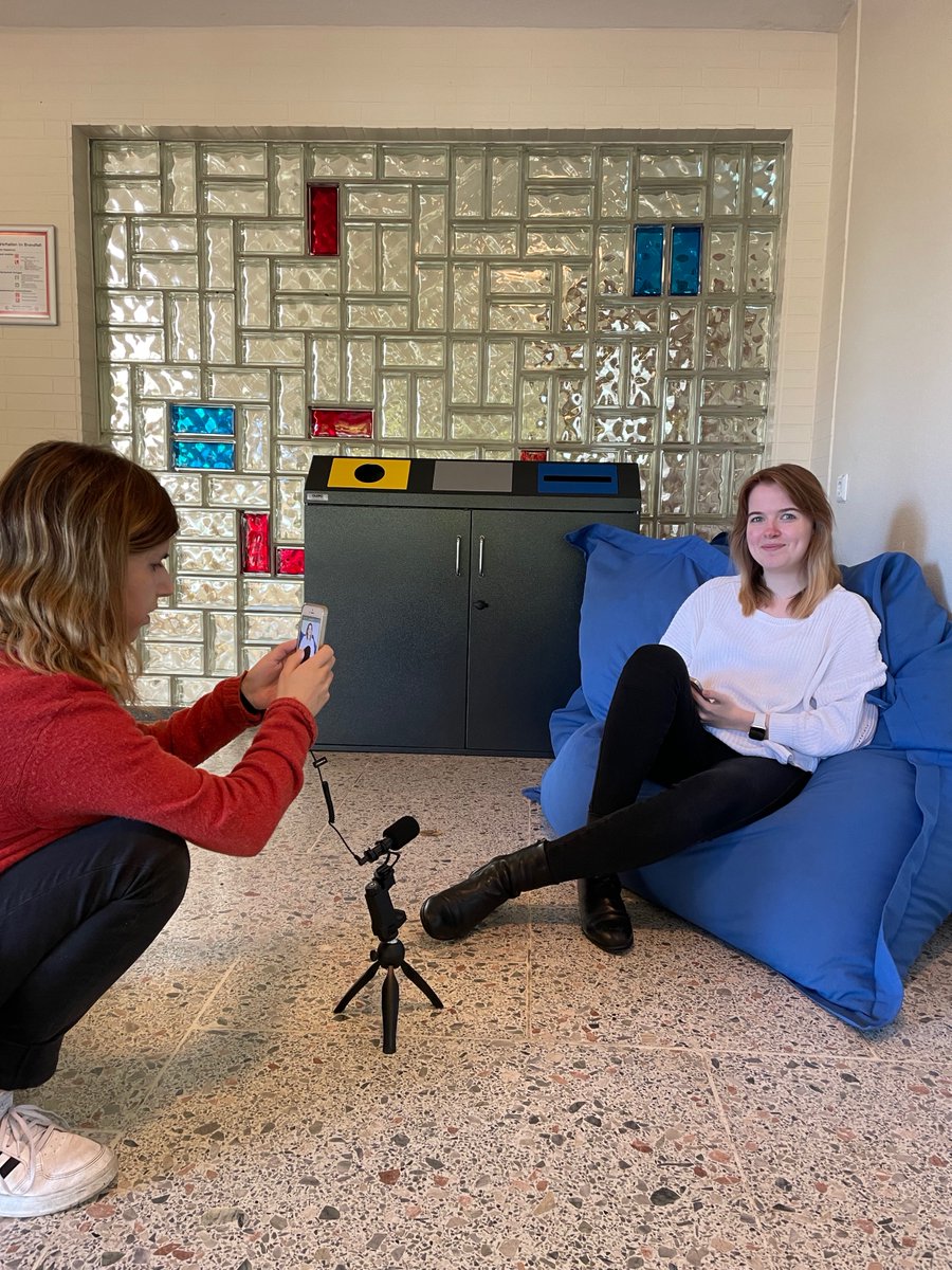 juuuport's tweet photo. Bei unserem Social Media Camp am vergangenen Wochenende haben sechs Scouts Videos für TikTok gedreht. Sie geben Tipps, wie Gleichaltrige sicher im Netz unterwegs sein können. 
Kennst du schon unseren TikTok-Kanal? 🙂 
Folge uns! 👉 https://t.co/Nd1jp2oKv1
#RespektimNetz #juuuport https://t.co/TW6NVjag3p