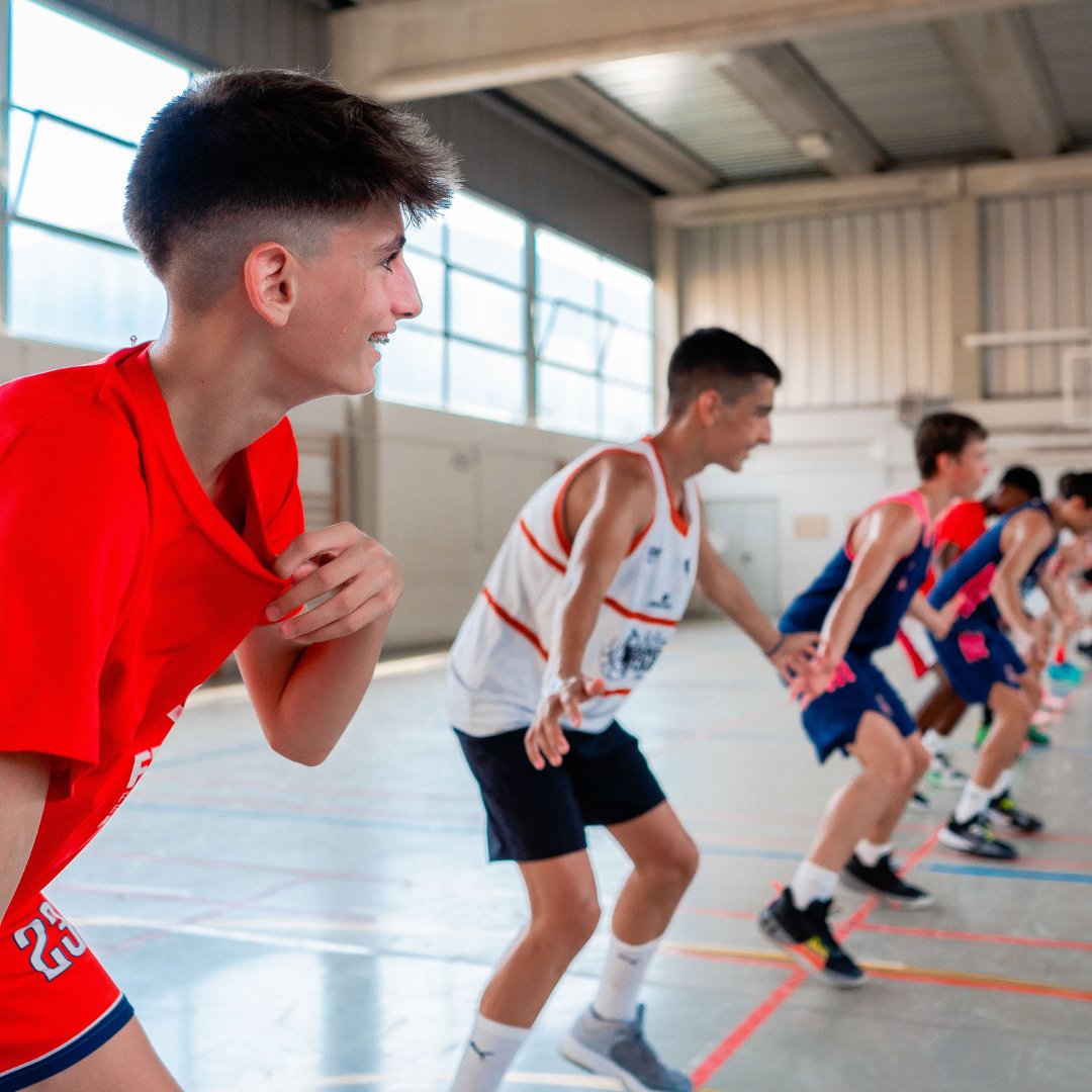 basketexperien's tweet photo. 😅Sudamos la gota gorda en los entremanientos...
🥰Pero siempre con una sonrisa de oreja a oreja.
👍Esto es BASKET EXPERIENCE.
#basketexperience #camp #leonesp #basketball #basket #nba #ligaendesa #ballislife #acb #nbabasketball #improvepractice #deporte https://t.co/boj2tmXX5r