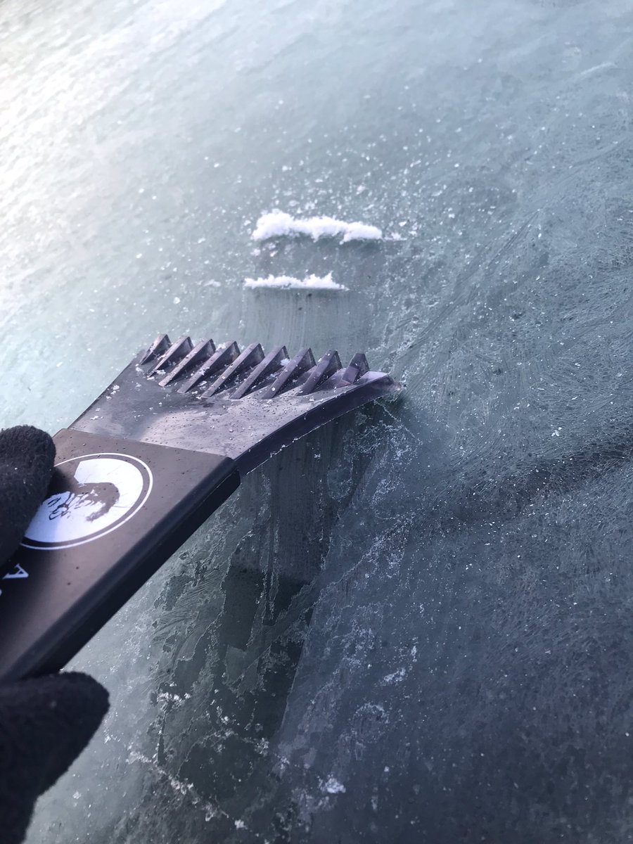 AlpinePainter's tweet photo. Bang goes those precious extra minutes in bed in the morning…. Brrrrrr #painters #decorators #thealpinepainter #cold #mornings #time #bed #scrape #icescraper #van #window https://t.co/e9jrkAQJF7