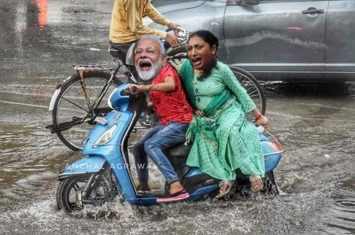 Priyankavohra22's tweet image. देश में बारिश से बुरा हाल है, मोई जी घूमने गये और अपने ही विकास में फँस गये..!