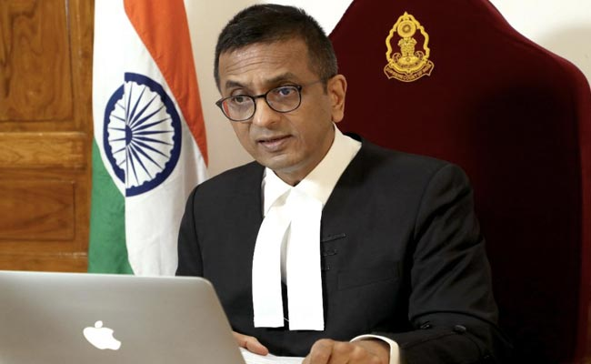 ndtv's tweet photo. 🔴 #BREAKING | Chief Justice of India UU Lalit recommends Justice DY Chandrachud as his successor: news agency ANI https://t.co/KiorSZ5dB6 https://t.co/OISdwqLGMC
