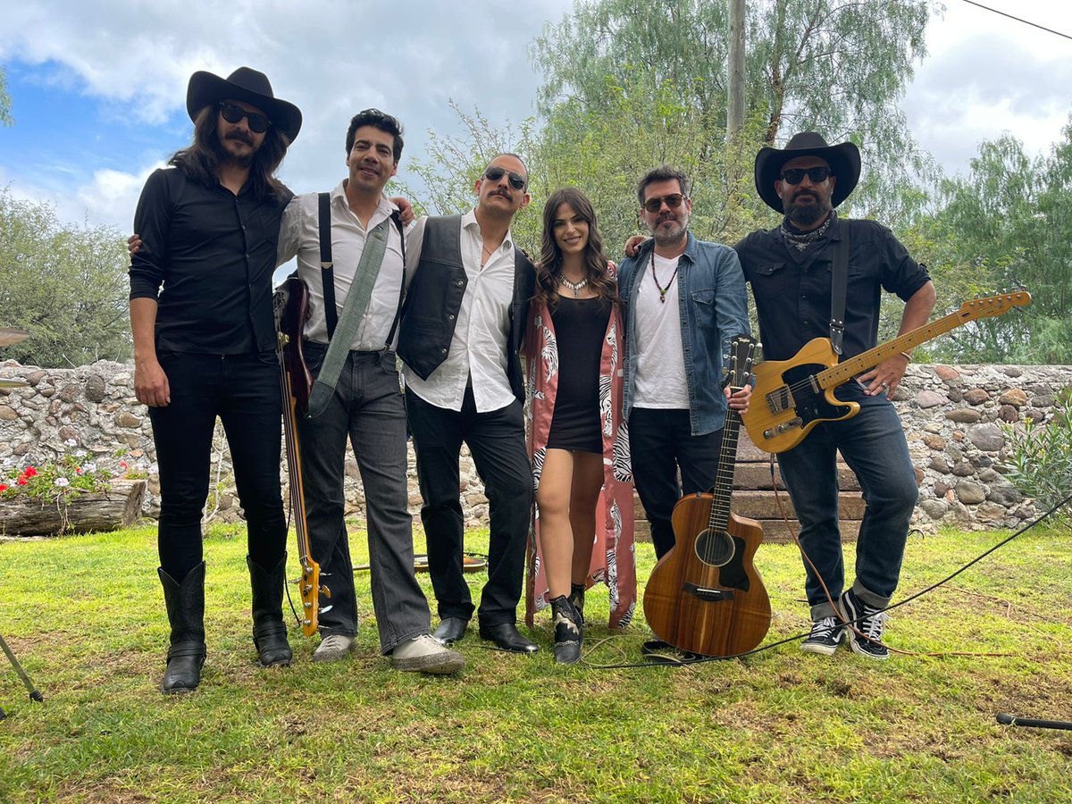 leoanorve's tweet photo. Vino, vino, vino..
@VelazquezBand
#Video #2deCopas #VinoMexicano #ViñedosAzteca #EzequielMontes #Qro https://t.co/kZFDSGnqyH