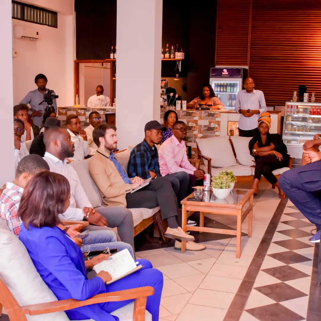 aristote_ikoua's tweet photo. " Le rôle des médias dans la démocratie". Cette thématique pertinente a été au cœur de nos échanges cet week-end avec notre invité, mr #Christianlusakueno, DG de la Radio Top Congo Fm, l'une des plus populaires en #RDC.
@GEchangeons https://t.co/Wx9IDqe1TF