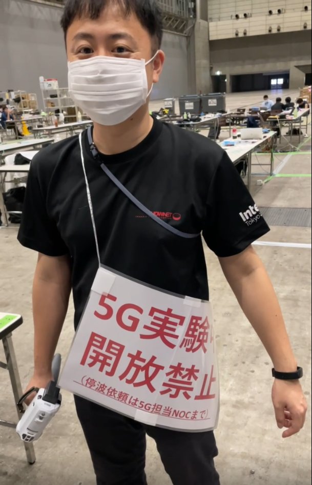 ShowNet_NOCTeam's tweet photo. 配信中のshownet.conf_のセッションをまたちょいちょいだしていきますよ。2022のShowNetで取り組んだローカル5GについてNOCメンバーの岡田さんが語ります。
https://t.co/u9kdv7XKCJ
#shownet
#interop22
#ローカル5G
#ローカル5Gデモ https://t.co/nn7DcZgDnW