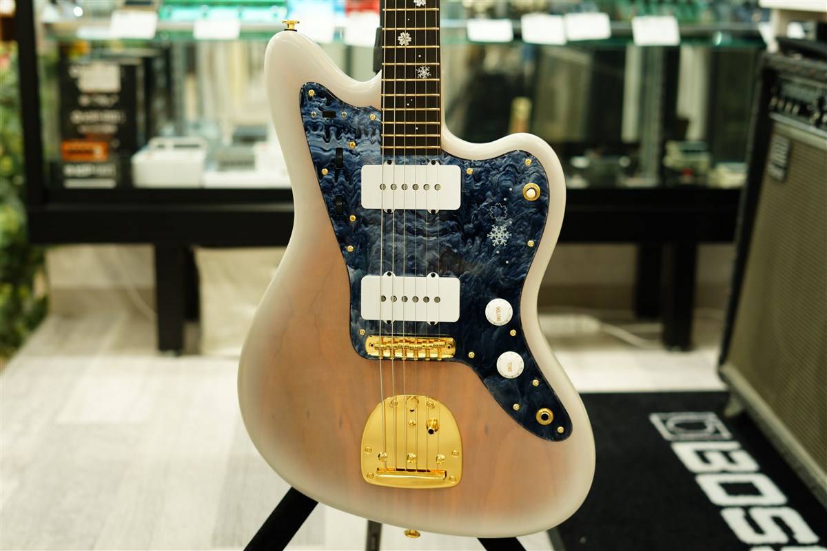white_guitars_'s tweet photo. 三村です
MOMOSE
MJM-Fuyuzakura-’21WSE/E (PK/WH-B-MAT)
https://t.co/wMSF4Qsm3E
限定10本製作
美しいホワイトとピンクのグラデーションに雪の結晶の形をしたインレイが映える一本。
レスポンス良くピッキングに反応してくれます。
#WhiteGuitars #momose #MPCguitars #MCstore https://t.co/Lk5VsKYfOX