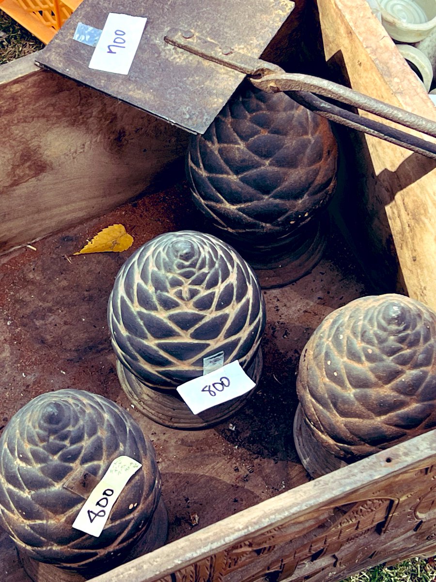 EyeOnKyoto's tweet photo. Dragon eggs, bric-a-brac, 100-year-old-boro and more at the @heiannominoichi antique market at Okazaki Park. 

#kyoto #japan #antique #market https://t.co/fSYY81mrfH