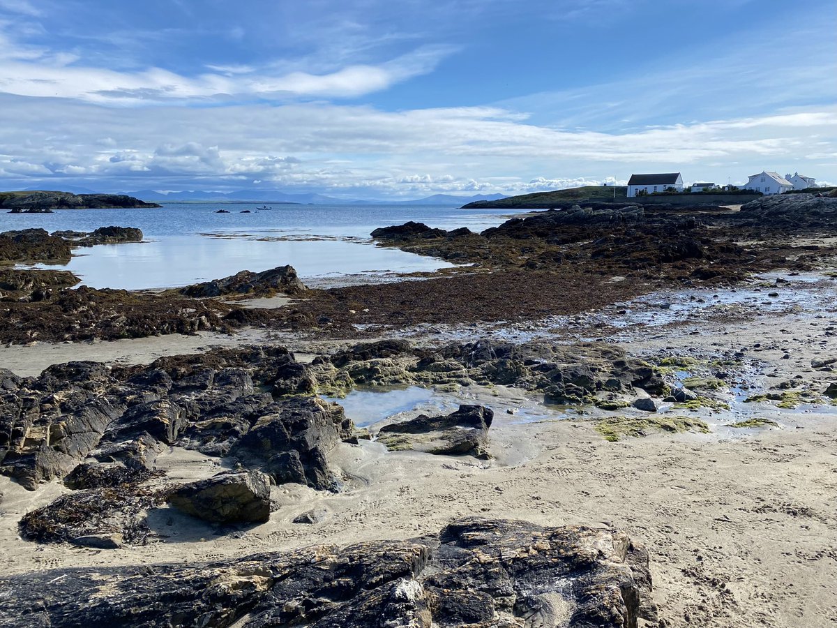 Having the beach to yourself at Rhoscolyn 👌 #Rhoscolyn #Anglesey #NorthWales #Landscape #RobinsonRoams