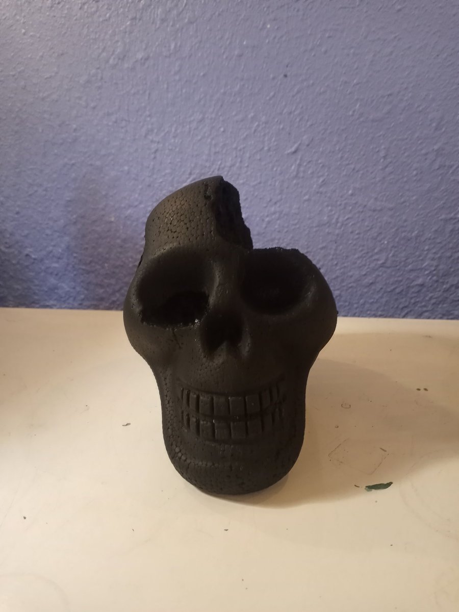 AlizaWalker15's tweet photo. :: rebel red ::
Day 10: decay
I bought a foam skull at the dollar store and turned it into this :) sorry I'm late the the party. 
@twentyonepilots
@tylerrjoseph @joshuadun @artbytheclique 
#cliqueart #twentyonepilots #cliquetober https://t.co/vZlRrSGwT0