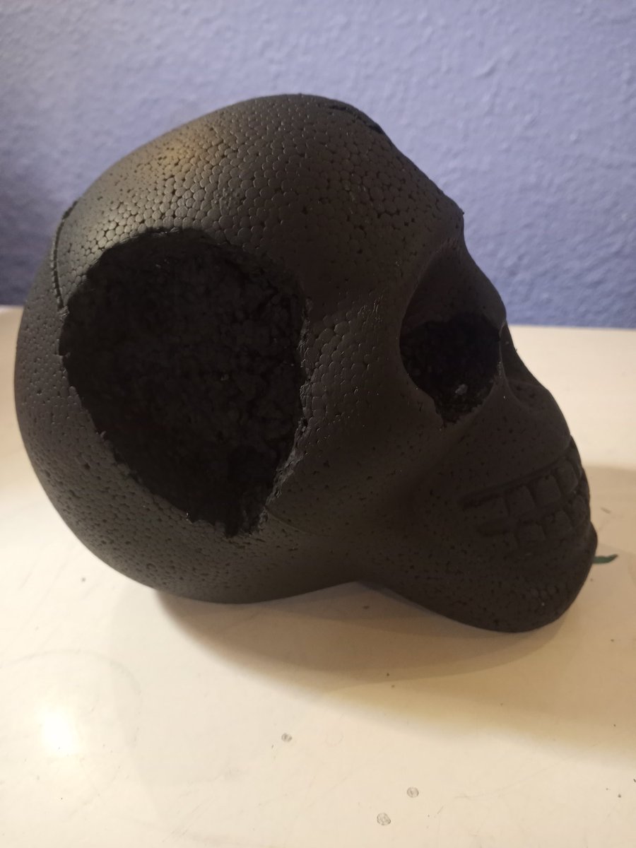 AlizaWalker15's tweet photo. :: rebel red ::
Day 10: decay
I bought a foam skull at the dollar store and turned it into this :) sorry I'm late the the party. 
@twentyonepilots
@tylerrjoseph @joshuadun @artbytheclique 
#cliqueart #twentyonepilots #cliquetober https://t.co/vZlRrSGwT0