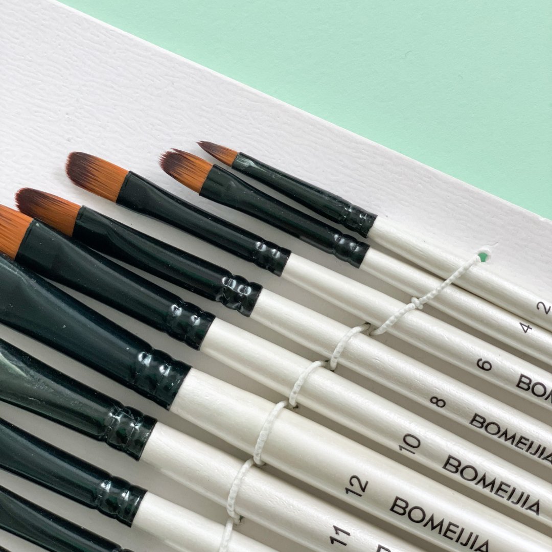 BOMEIJIA paint brushes 🖌️

This 12 piece set of brushes are made of the finest quality of soft synthetic bristles with white short wooden handles for Acrylic, Oil, Watercolor, or even Gouache!

#HowDoYouDoodle
