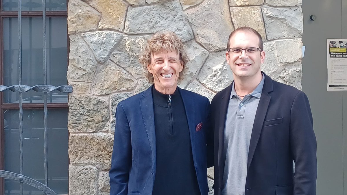 Aftermarketing_'s tweet photo. Con @JosepPonsImatge asesor de #imagen; un auténtico #crack, demostrando siempre #autenticidad, #amabilidad y #profesionalidad, importantes valores que seguro, entre otros, le habrán ayudado en su camino hacia el #exito 

#aftermarketing
#unaimagenvalemasquemilpalabras https://t.co/Tlzo3Z7RtA