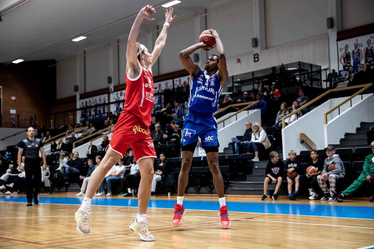 Jämtland vinner med 32-poäng mot Köping 👇
jamtlandbasket.se/article/oaf7al…

📸 Per Danielsson
#jämtland #sblherr #SBL #basketse #jämtlandbasket #östersund #hejajämtland