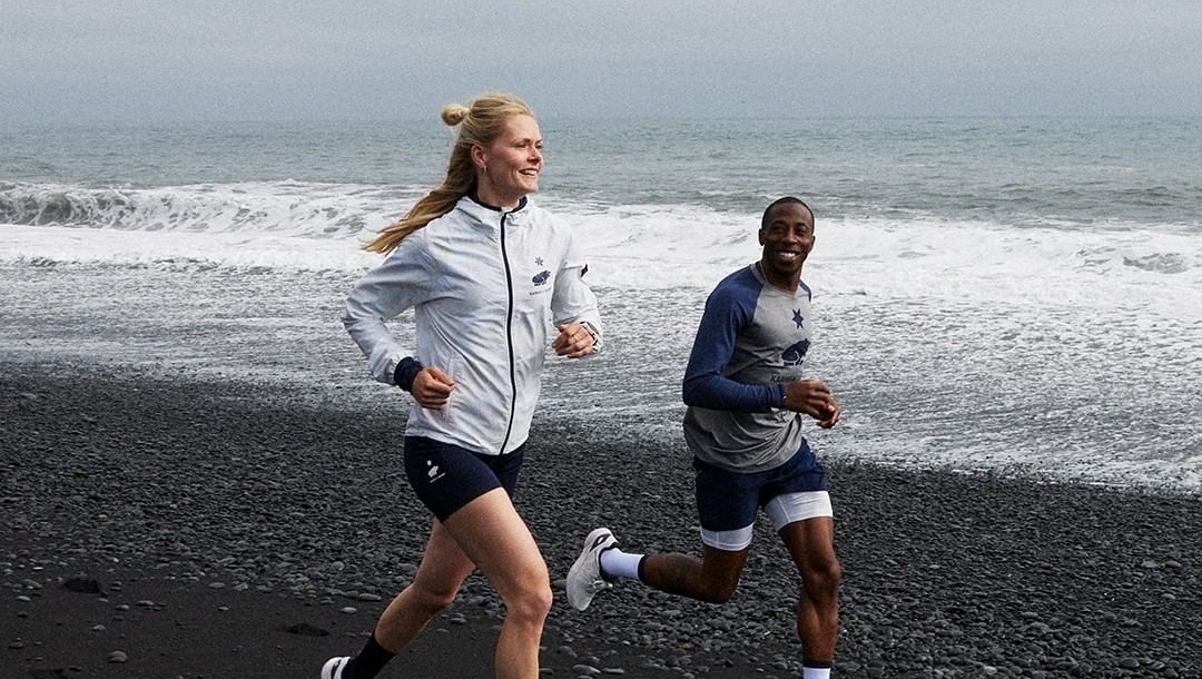 Karhu x Saysky. 🐻⭐️ Bijna een eeuw uit elkaar in de geschiedenis. De één een legende in de industrie en de ander a new kid on the block. ⁠
⁠
Ontdek de Karhu x Saysky collectie: all4running.nl/collecties/kar…

#all4running #karhu #running