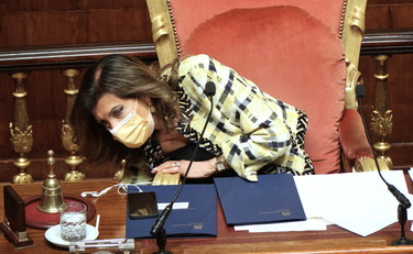 tempoweb's tweet photo. Corsa contro il tempo per rimediare: fino a domani sarà possibile convocare un nuovo ufficio di presidenza, altrimenti tocca ripartire da zero #collaboratoriparlamentari #senato #portaborse #casellati #binetti #11ottobre  https://t.co/ANUpI2LG3f https://t.co/jaX2QLe2Ab