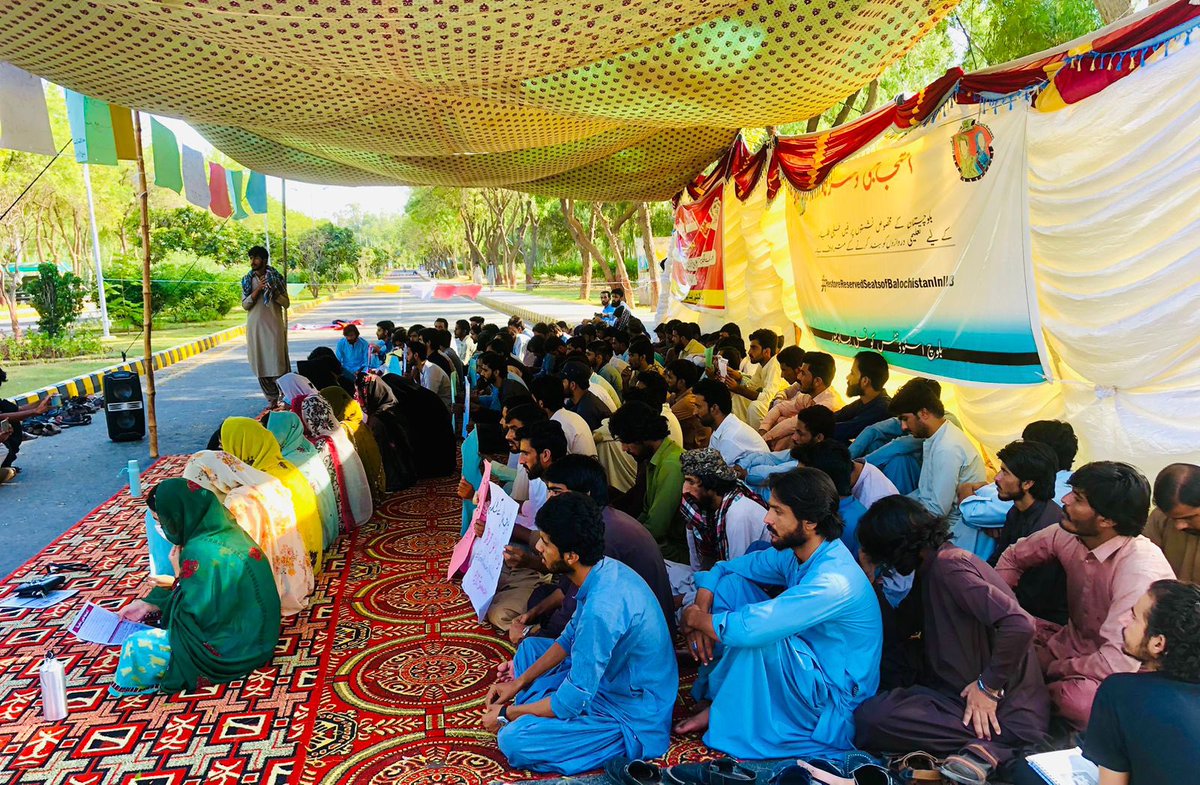 16th day sit-in camp in IUB 
 #غلط فہمی
یونیورسٹی انتظامیہ درحقیقت بلوچ اور پشتون قوموں کے بارے میں بے خبر ہے کہ جب انہیں سنگین مسائل کا سامنا ہوگا تو وہ ایک پلیٹ فارم پر کیسے اتحاد ہو جاتے ہیں۔
<a href="/khanzamankakar/">Khan Zaman Kakar</a>
<a href="/MBalighurRehman/">M Baligh Ur Rehman</a>
#NoFeesOnReserveSeatsInIUB