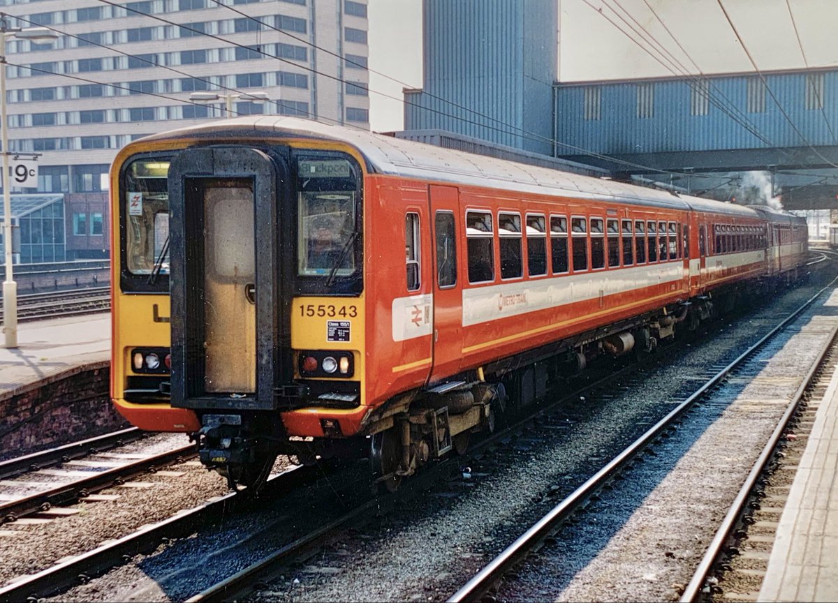 miles_chains's tweet image. 155343 Pauses in the through road at Leeds with an ECS move to Neville Hill, with a smokey Class 141 in tow. Built by Leyland at Workington, the second batch (155341 to 155347) are all that remains, with all others converted to Class 153. #Class155 #WYPTE #LeedsCityStation
