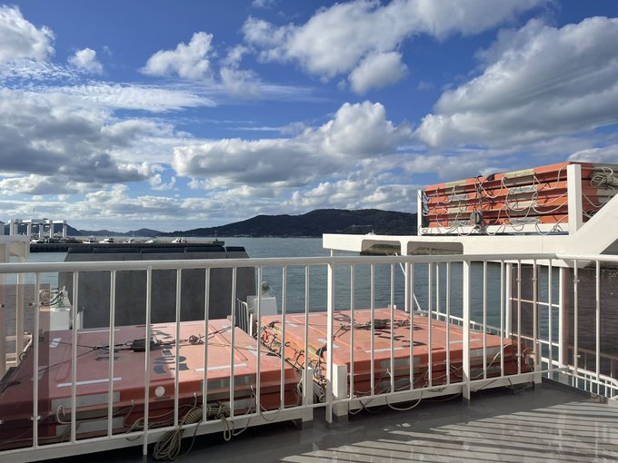 連休明けでお仕事中の皆さんすいません。
僕今から釣りキャンプなんです。 