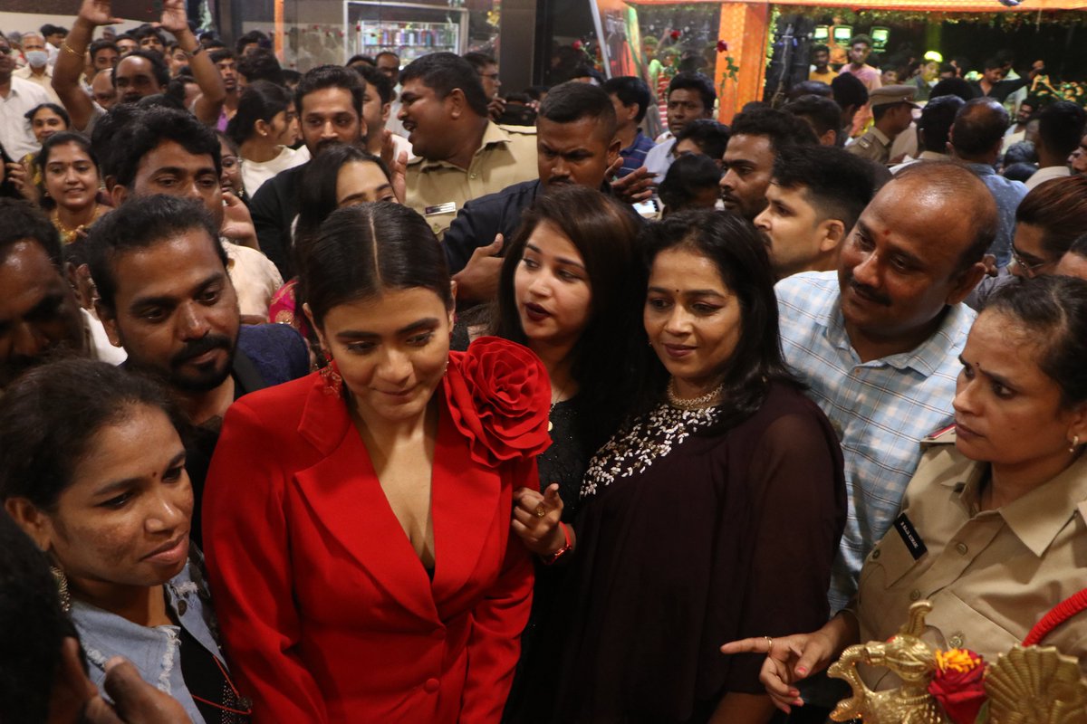 multai_m_studio's tweet photo. The Landmark restaurant in Hyderabad has invited Tollywood heroine Hebha Patel to open the restaurant, which she is doing with the help of Multai Makeup Studio. The event was graced by many press and TV channels.

@Moksh87130767 @multai_m @MultaiStudios1 #HebahPatel https://t.co/UtZmbhdl06