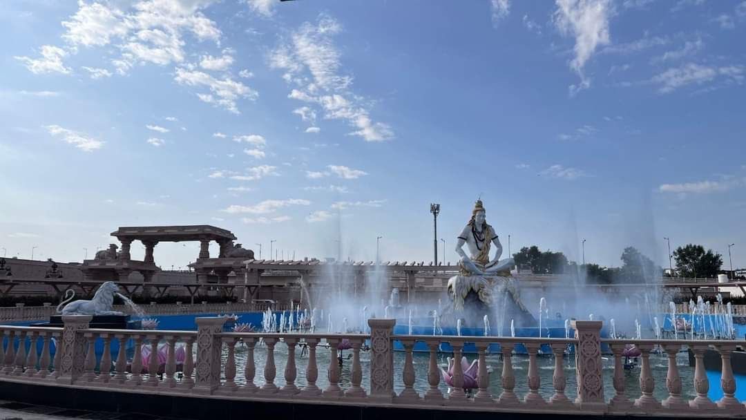 rameshbidhuri's tweet photo. उज्जैन में महाकालेश्वर मंदिर कॉरिडोर का प्रथम चरण'महाकाल लोक'बनकर तैयार।प्रधानमंत्री श्री @narendramodiजी आज इस धार्मिक विरासत का लोकार्पण करेंगे।हमारी संस्कृति और मान्यताएँ ही हमारी पहचान है।

अद्भुत, अप्रतिम, अलौकिक #ShriMahakalLok की एक झलक
हर-हर महादेव -मोदी है तो मुमकिन है। https://t.co/FLihHgvnbA