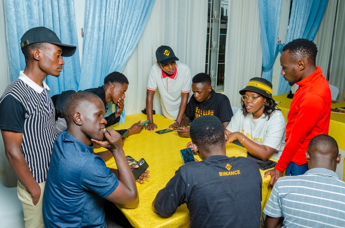 BinanceAfrica's tweet photo. Last weekend, #Binance hosted a meetup in Hoima, 🇺🇬Uganda. 

Our 100+ attendees were educated on crypto and the most exciting Web3 topics. https://t.co/IpPXp1zmA0