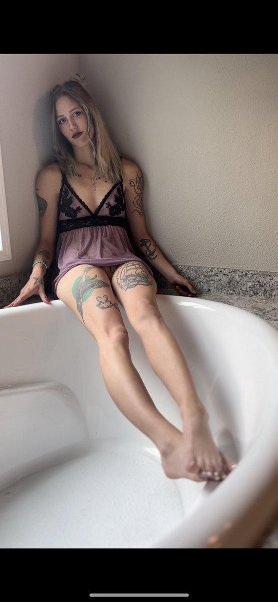 CaptainSavvy's tweet photo. #onlyfansgirl #onlyfanspromo #onlyfans #onlyfansbabe  link in my bio, my account is free to subscribe 💕💦 https://t.co/wdKitr4vX4