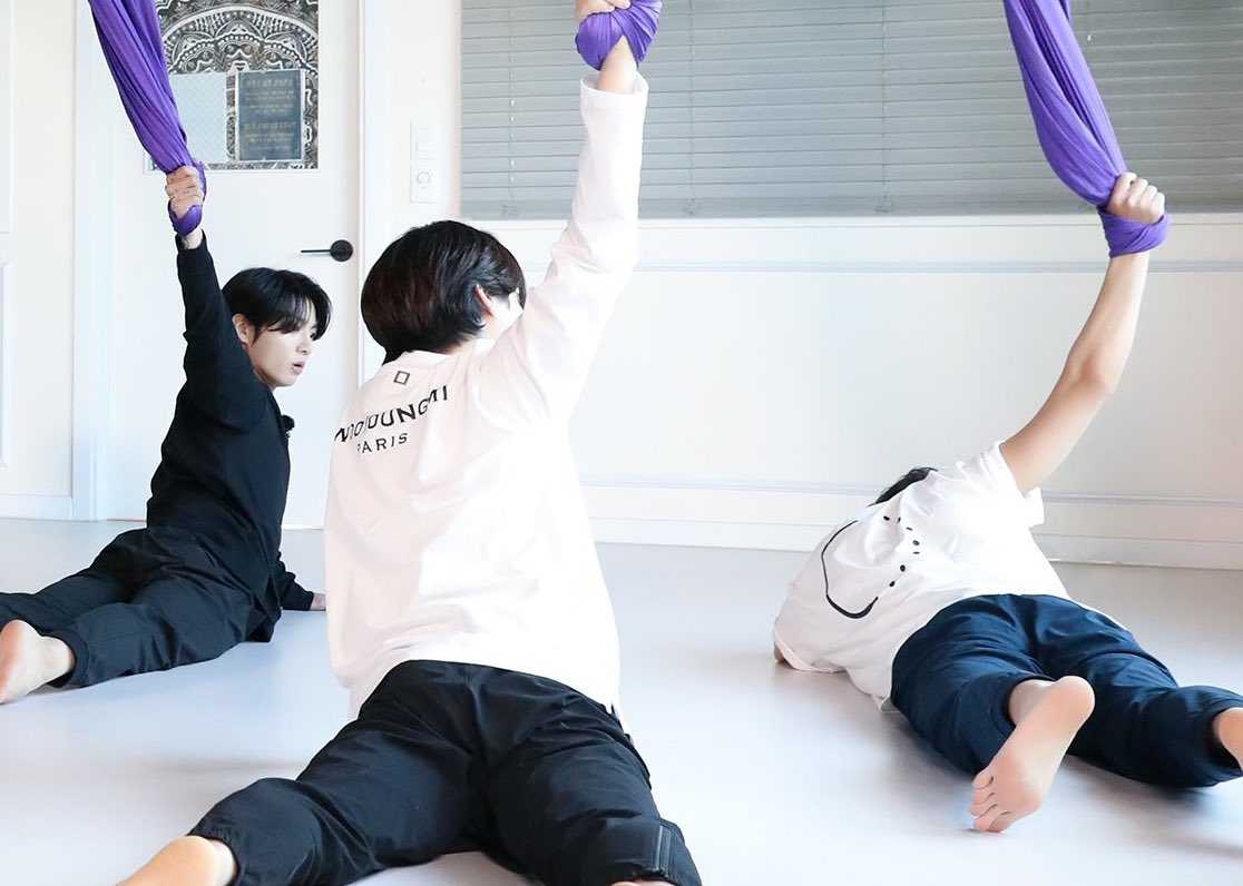 yanggideongeori's tweet photo. 전정국 
'저렇게까지 뻣뻣하다고' 표정으로 쳐다봄
아 https://t.co/BjLmnf2C5g