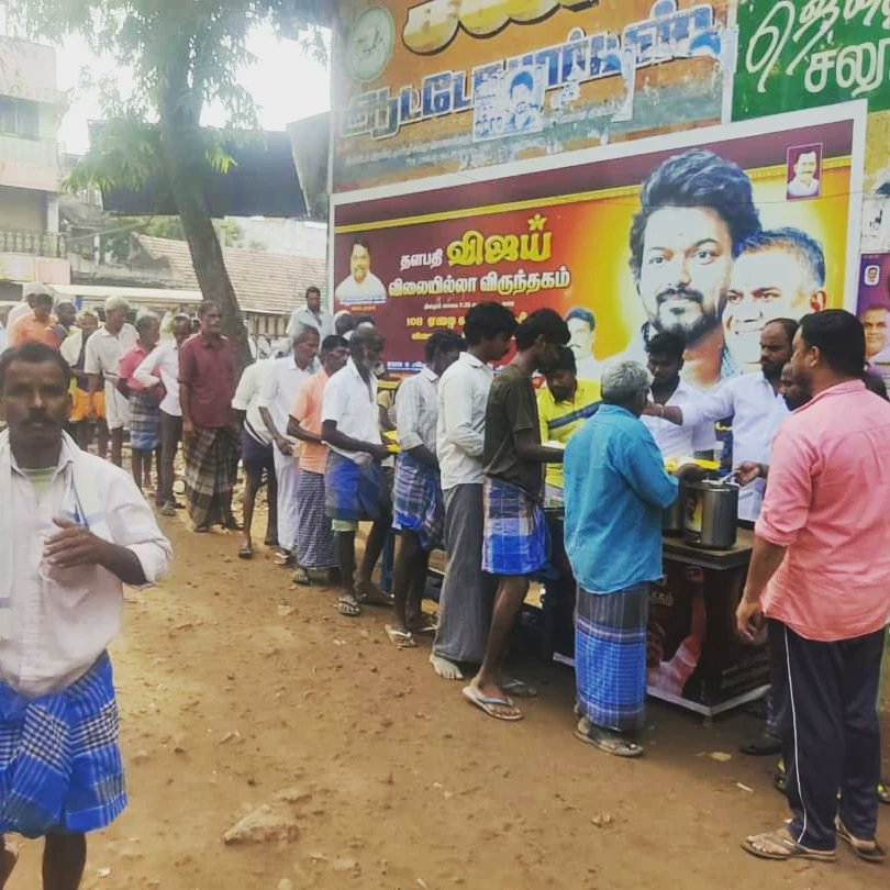 TVKHQ_Cuddalore's tweet photo. இன்று 359 வது நாள்..
விருத்தாசலம் தளபதி விஜய் விலையில்லா விருந்தகத்தில்
விருத்தாசலம் வடக்கு ஒன்றிய நிர்வாகி சகோதரர் மாஸ்டர் T.மணிகண்டன் அவர்களின் பிறந்தநாள் விழா பங்களிப்பாக
தளபதி அவர்களின் திருப்பெயரால் 
காலை உணவு வழங்கிய போது...
கடலூர் மேற்கு மாவட்ட 
தளபதி விஜய் மக்கள் இயக்கம். https://t.co/AVz48hkWxW