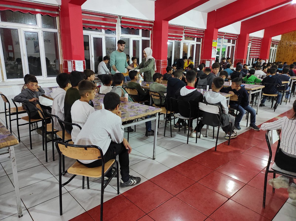 patnosybo's tweet photo. Okul müdürlüğümüz ve Patnos İlçe Müftülüğü Gençlik Koordinatörülüğü tarafından organize edilen Mevlid-i Nebi Programı kapsamında müftülük yetkilileri öğrencilerimizle bir araya geldiler. https://t.co/Y8RpCpW5aN