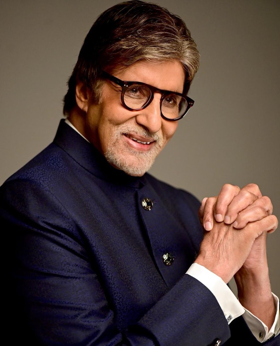 HelpNowIndia's tweet image. 80 and still as charismatic as ever! 
Cheers to the man who simply doesn&apos;t tire of reinventing himself over and over again, and mesmerizing his audience! 
Wishing @SrBachchan a very Happy and Healthy Year ahead!

#AmitabhBachchan80
#HappyBirthdayAmitabhBachchan