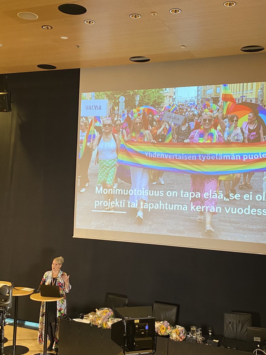Aamu alkaa #VKD22 päätösseminaarilla <a href="/varma_tweet/">Työeläkeyhtiö Varma</a> auditoriossa! Kampanjan suojelija <a href="/viippola/">Katri Viippola</a> puhui yhdenvertaisen työelämän puolesta: ”Monimuotoisuus on tapa elää, se ei ole projekti tai tapahtuma kerran vuodessa.” #monimuotoisuus #inkluusio #yhdenvertaisuus #varmailo #pride
