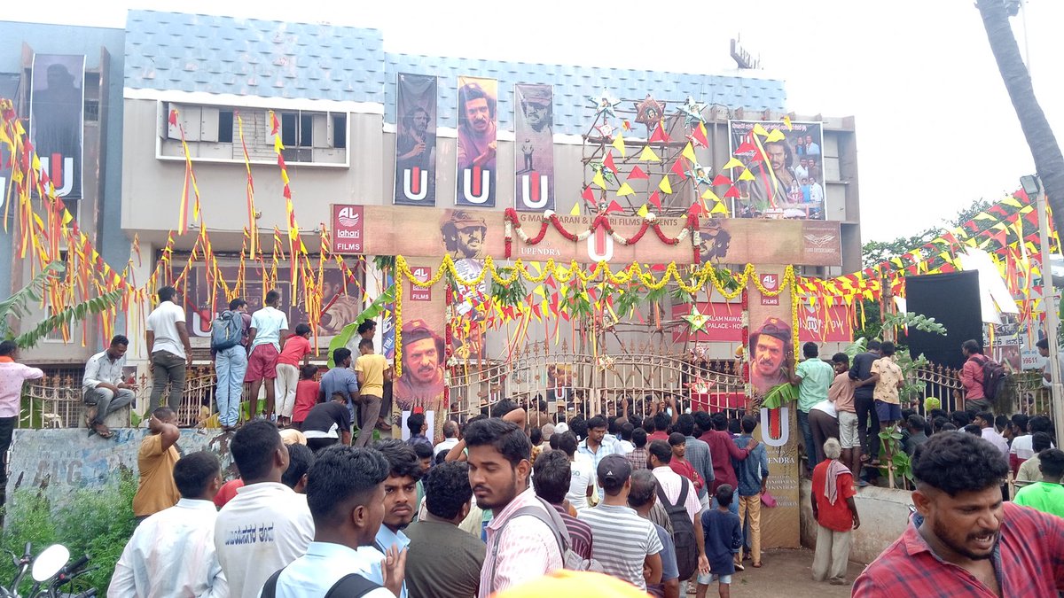 RamaprasadB1's tweet photo. @nimmaupendra 
@Meeralam theatre Hpt https://t.co/UhrlAciWrG